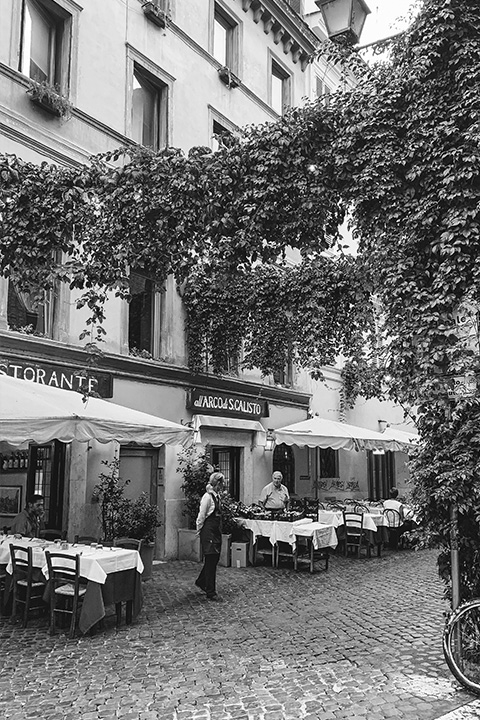 Mondello restaurant outside - Via delle Viole